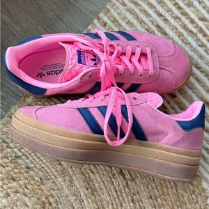 Like new adidas gazelle. Size 6 women’s fits like 7 women’s